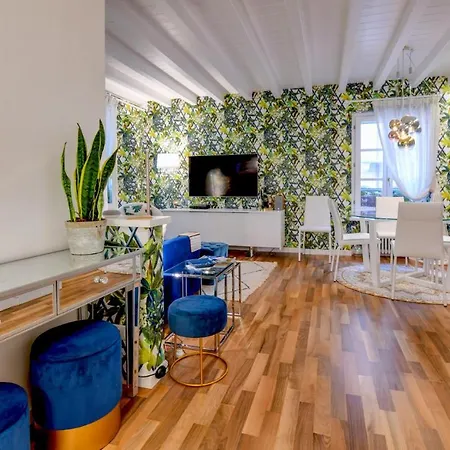 Glow - By Myhomeincomo Apartment *