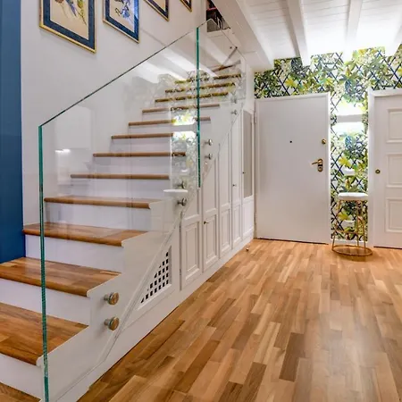 Glow - By Myhomeincomo Apartment Como