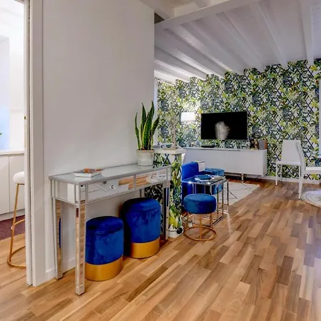 Glow - By Myhomeincomo شقة *